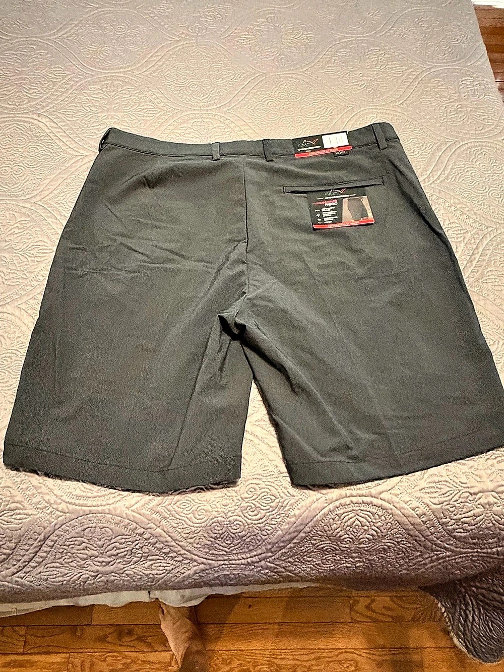 Greg Norman Performance Fabric Shorts Performance Shorts in Black Size 38 NWT